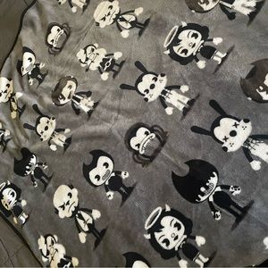 Plush Bendy blanket 50x60 in great condition with very little piling on edges .